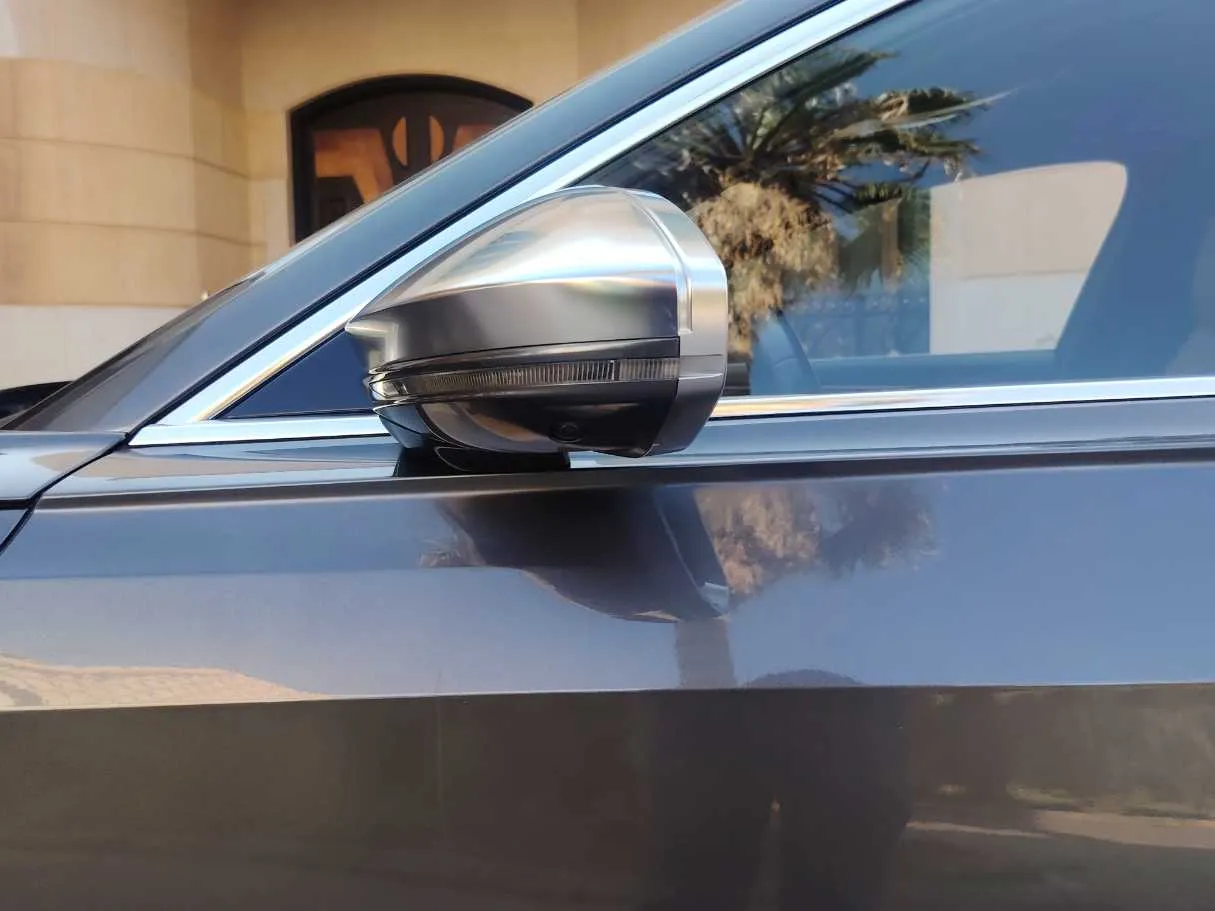 Car image 30