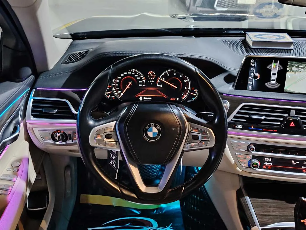 Car image 35