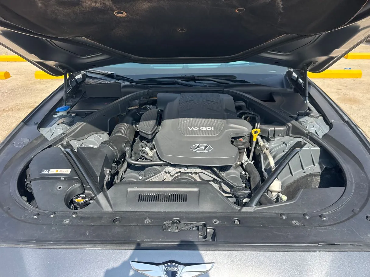 Car image 25