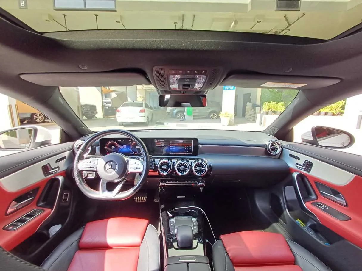 Car image 18