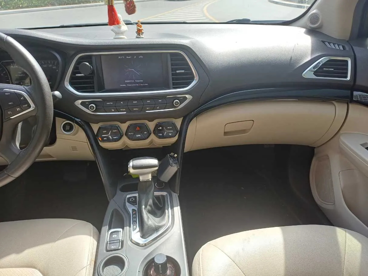 Car image 16