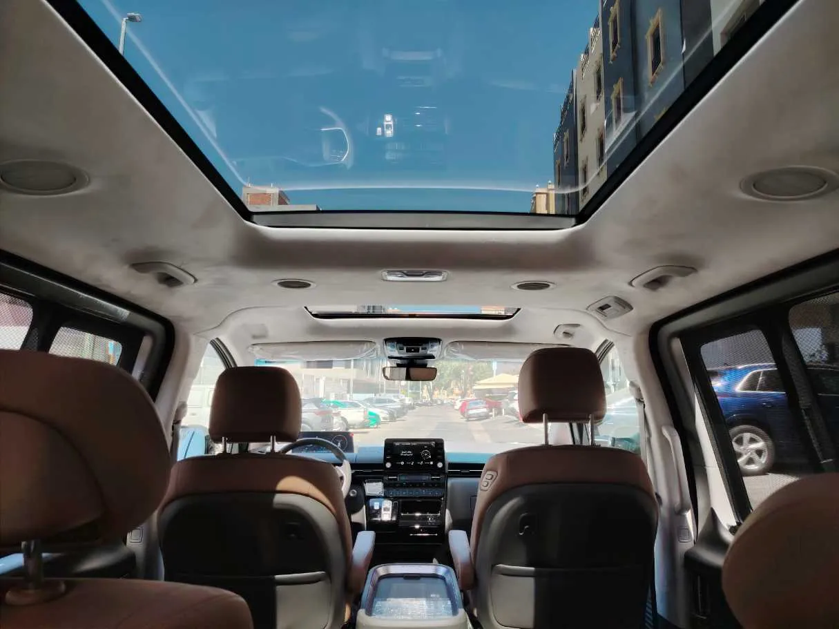 Car image 17