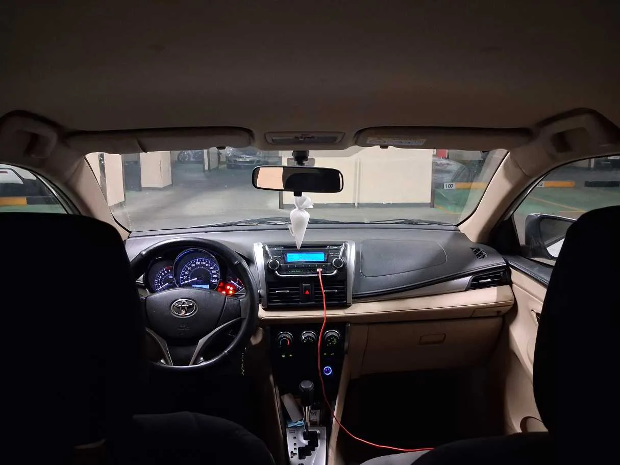 Car image 14