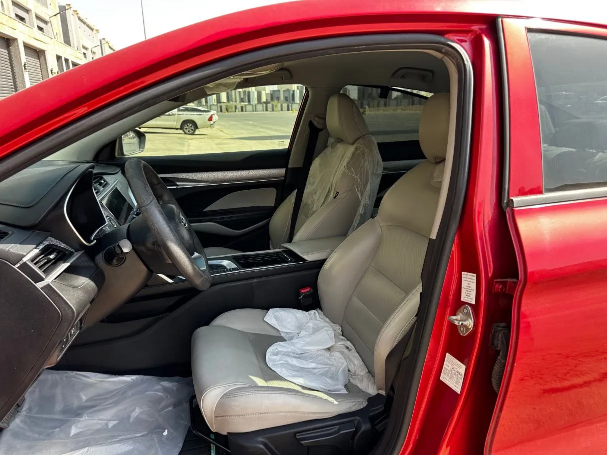 Car image 12
