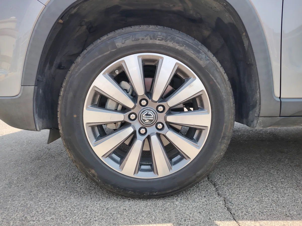 Car image 9