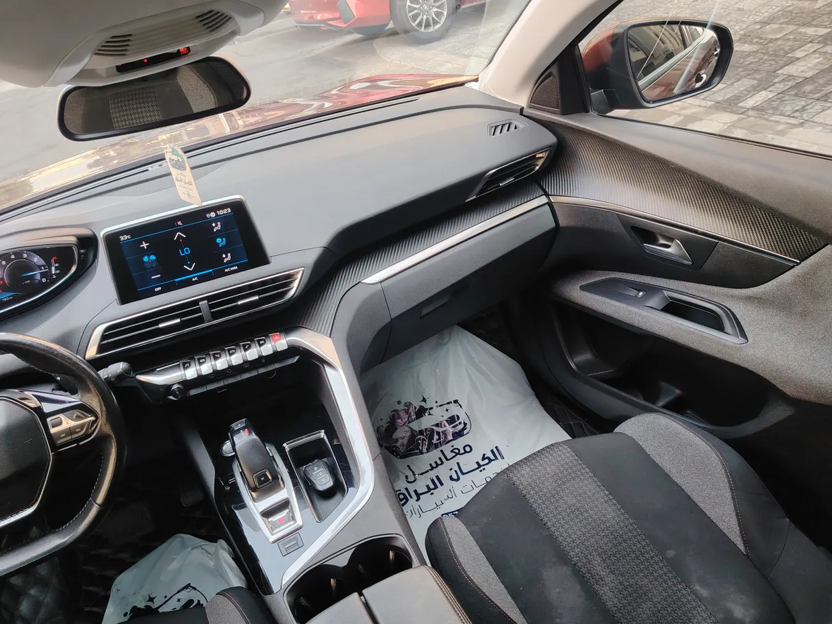 Car image 19