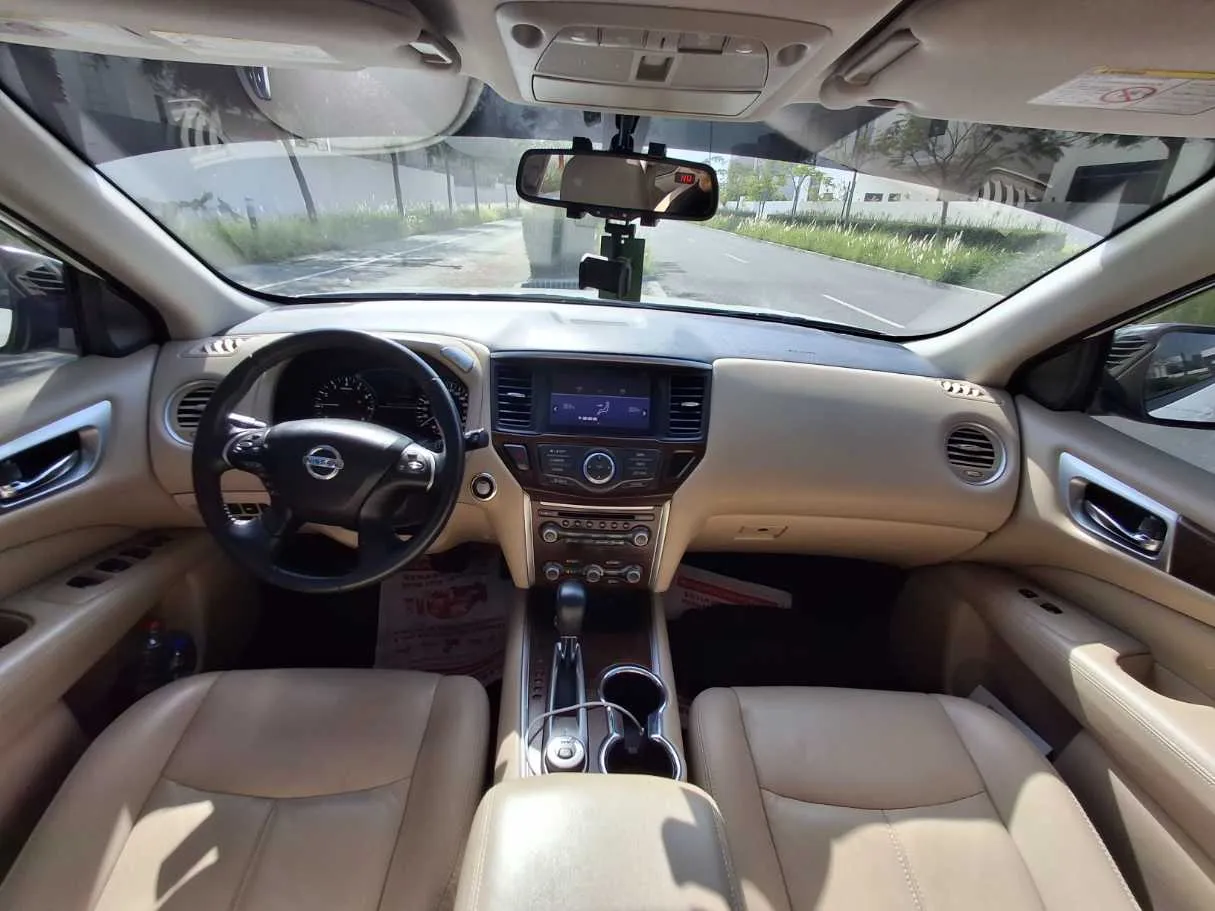 Car image 16