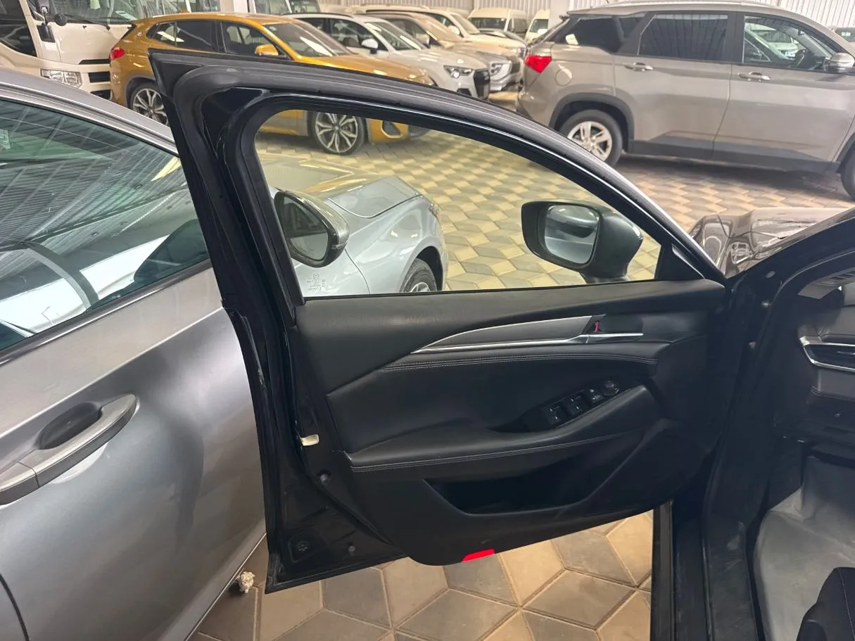 Car image 7