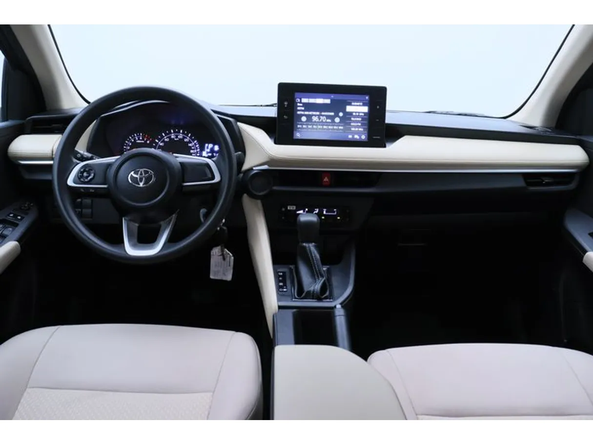 Car image 14