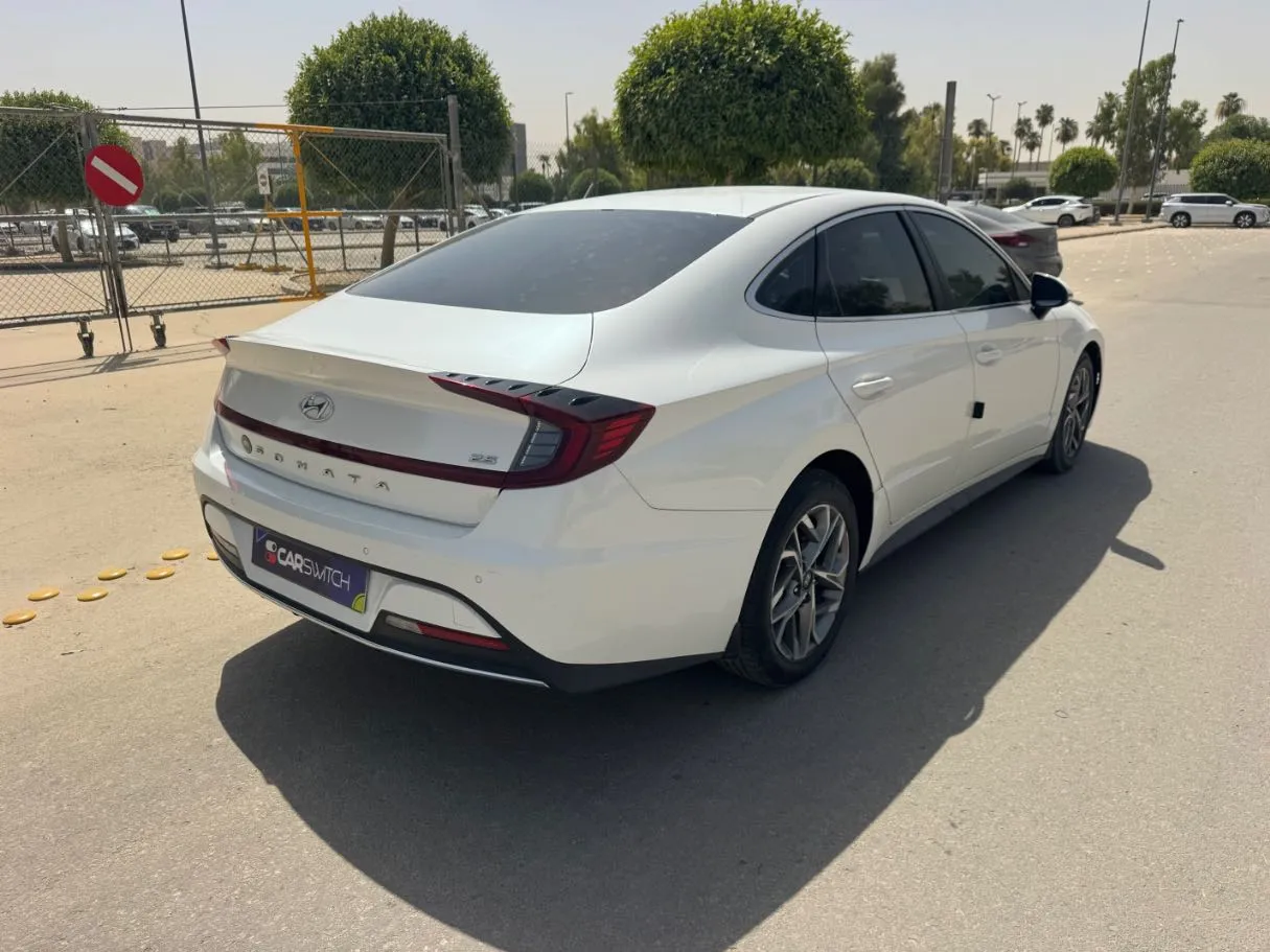 Car image 5