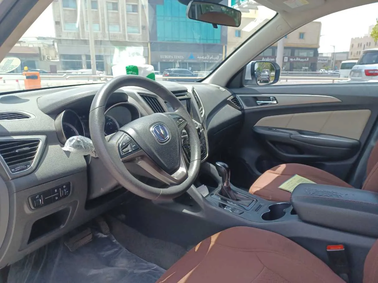 Car image 11