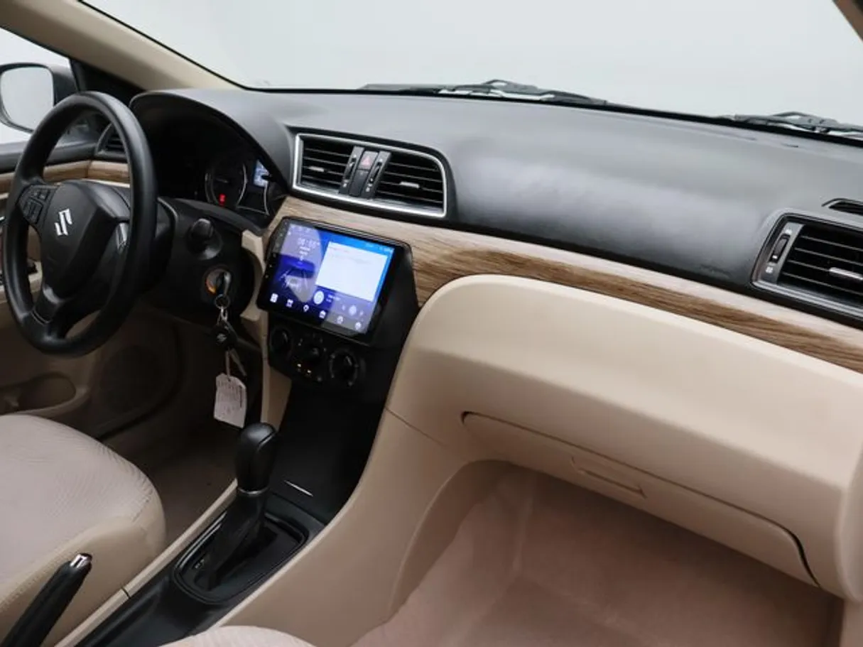 Car image 9