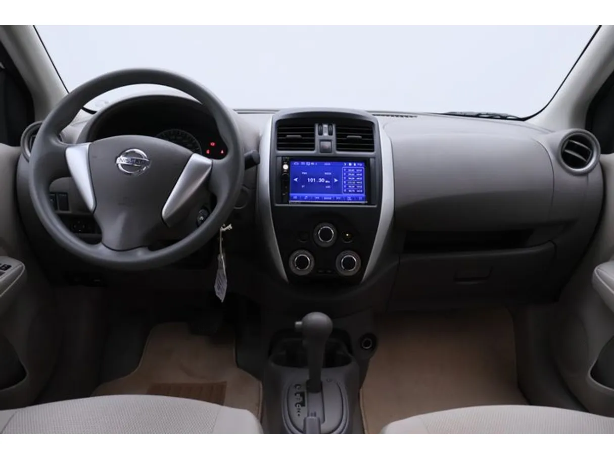 Car image 14
