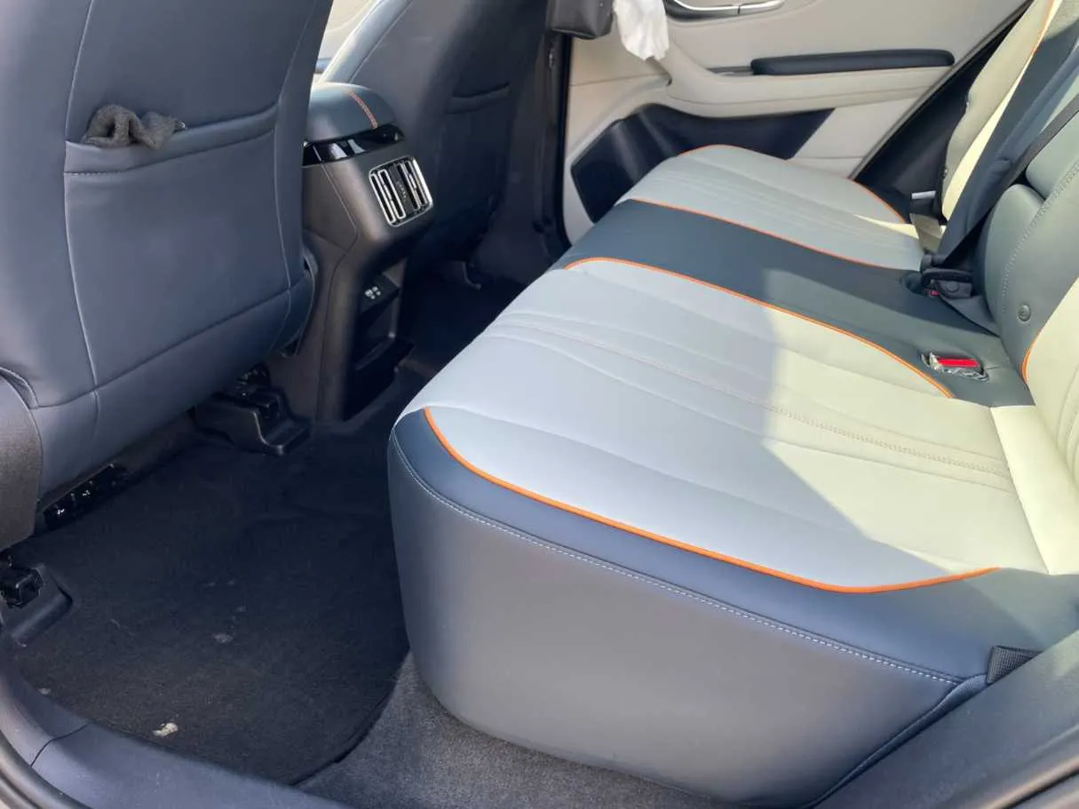 Car image 20