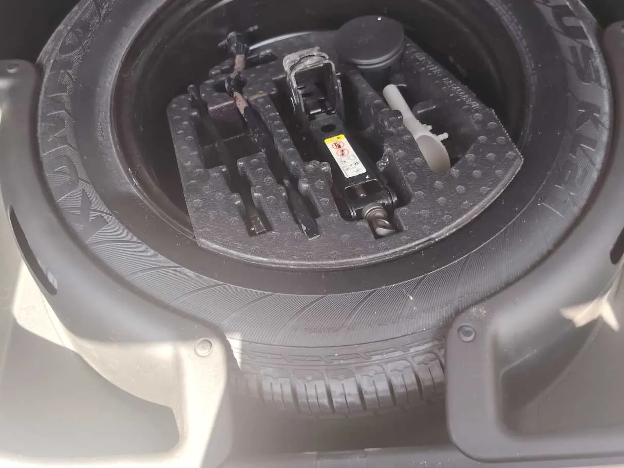 Car image 34