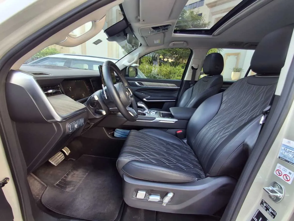 Car image 11