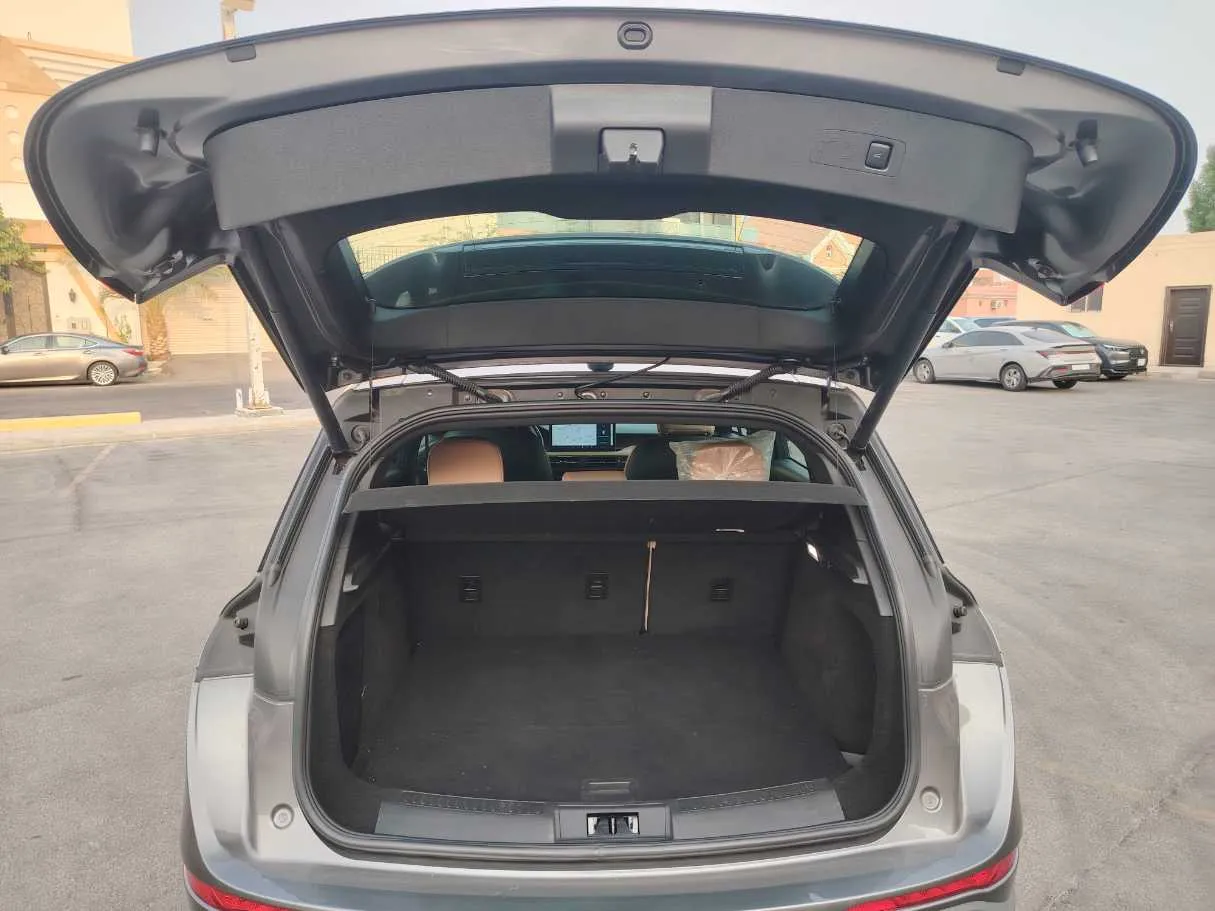 Car image 23