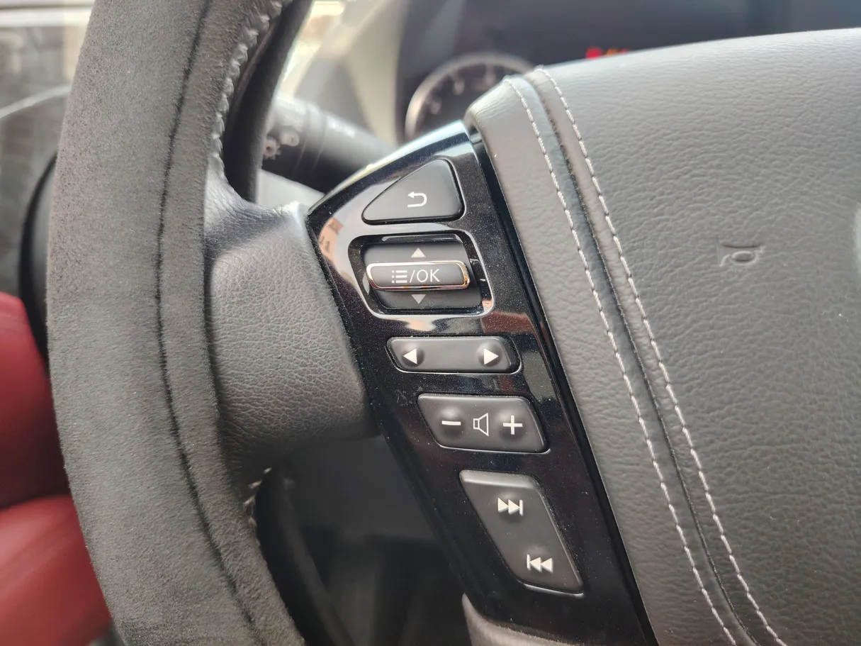 Car image 25