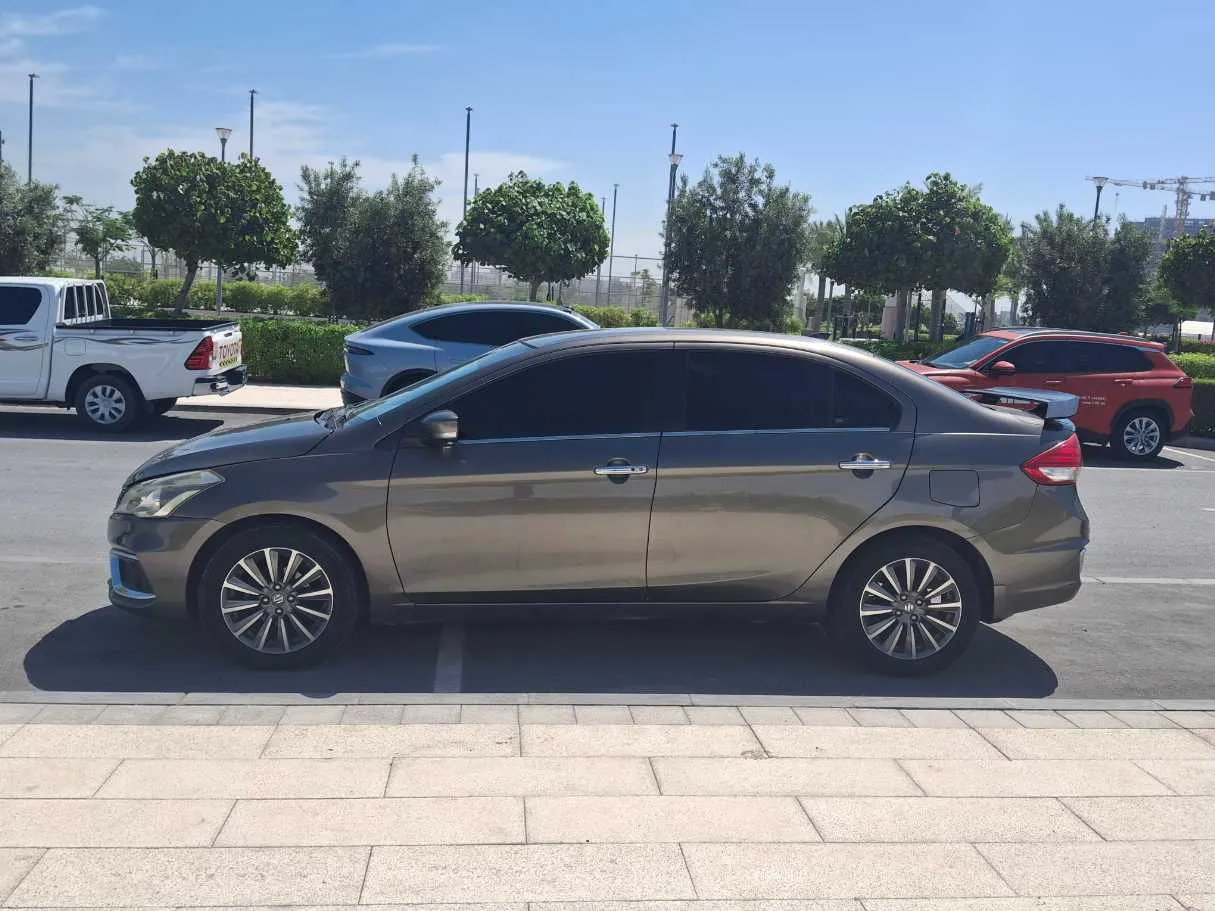 Car image 4