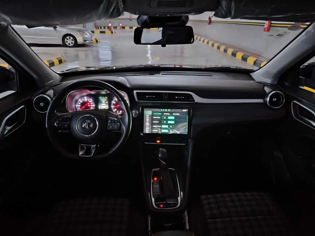 Car image 16