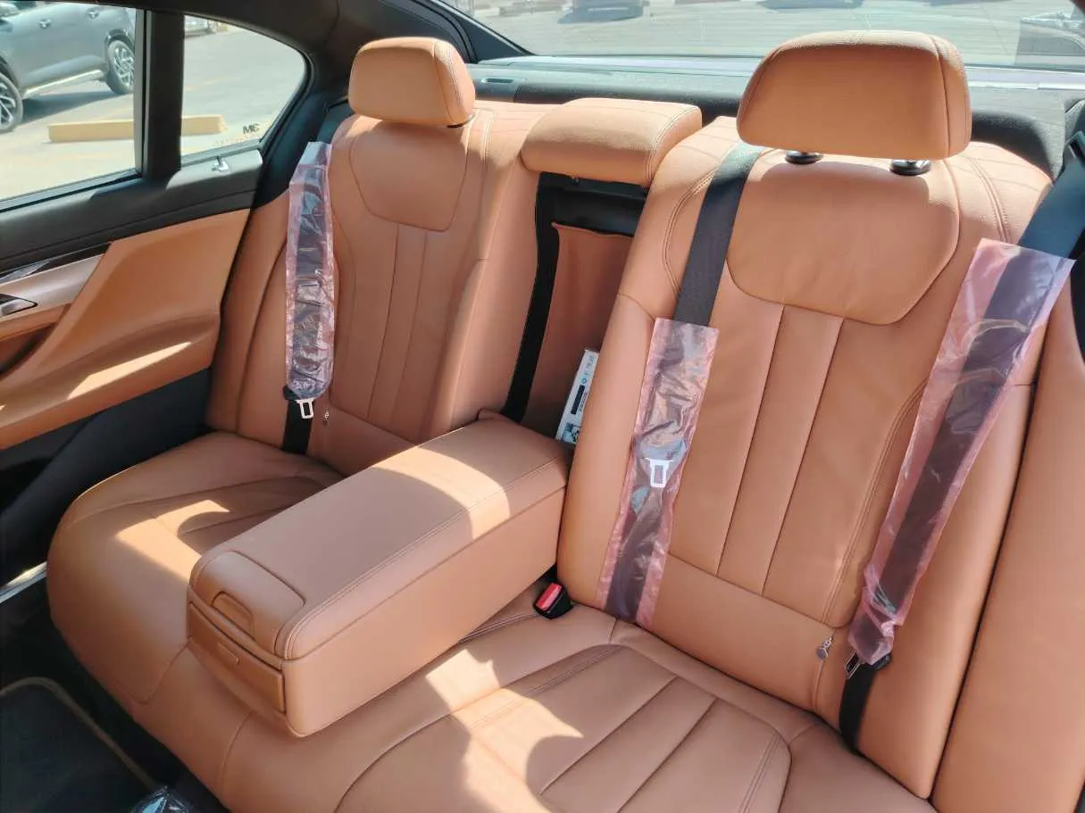 Car image 16