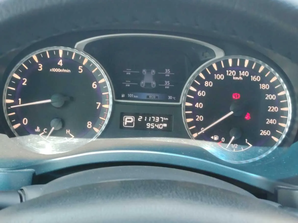 Car image 24
