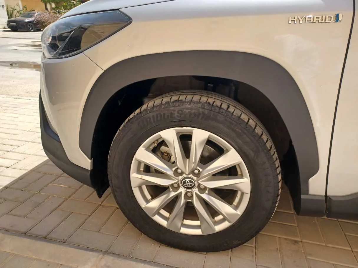 Car image 9