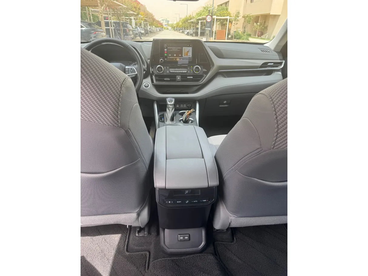 Car image 20