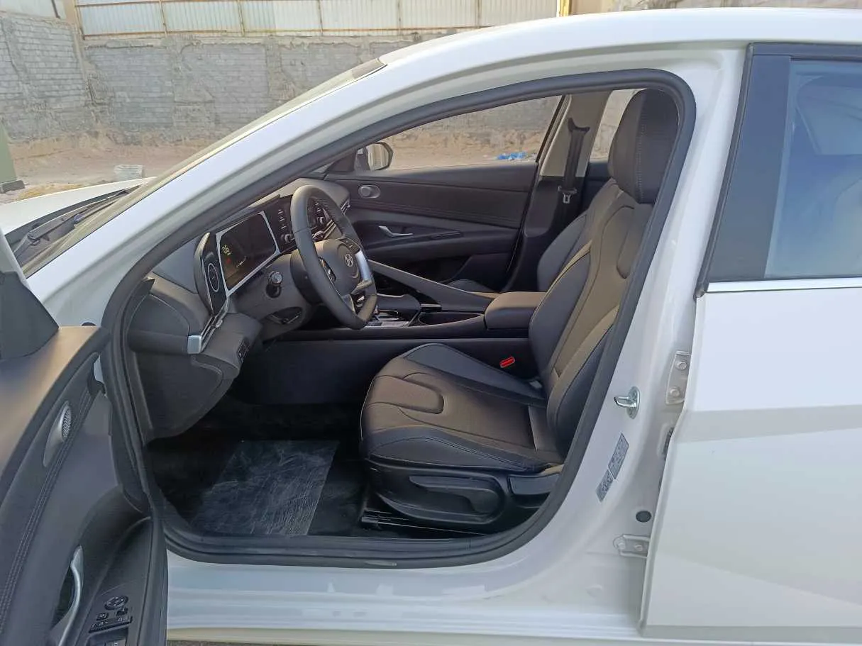 Car image 15