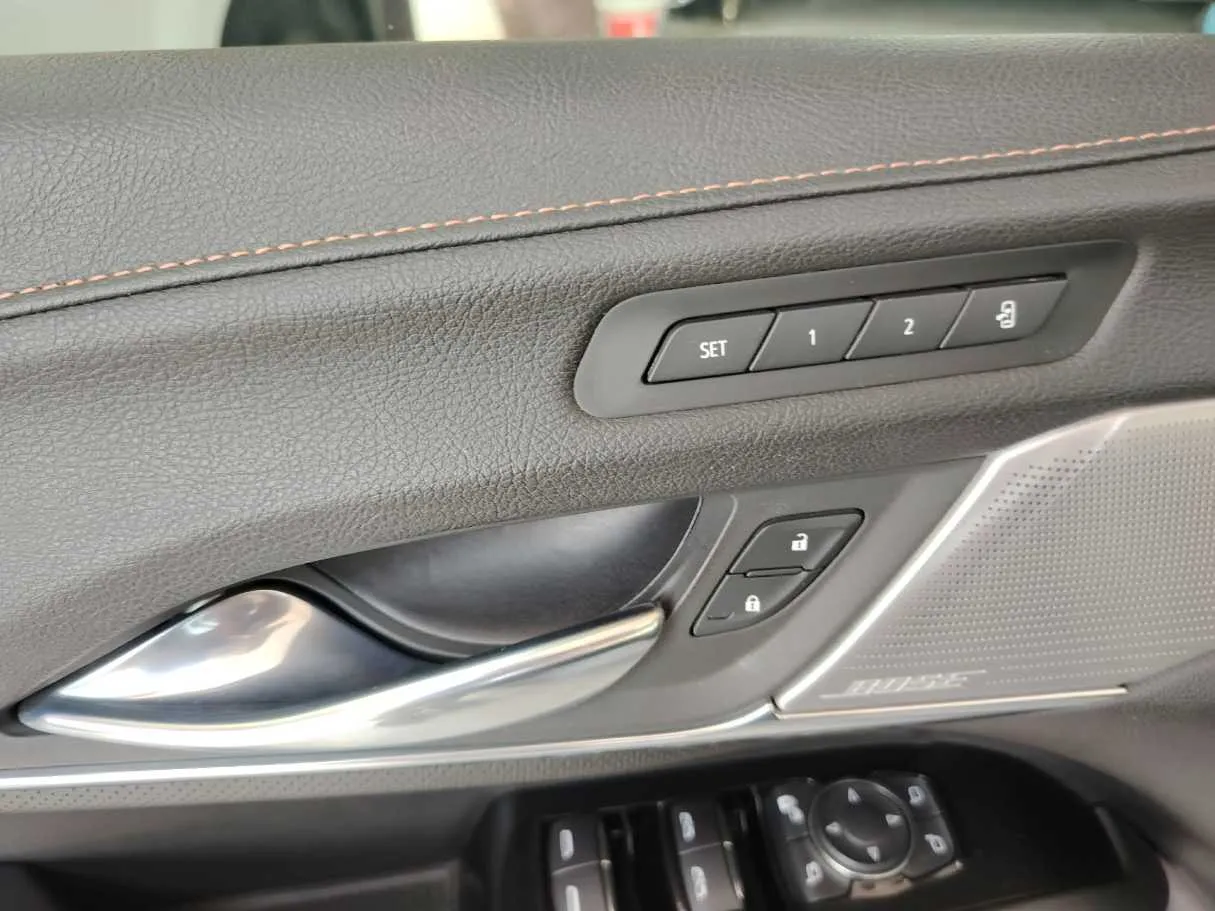 Car image 32