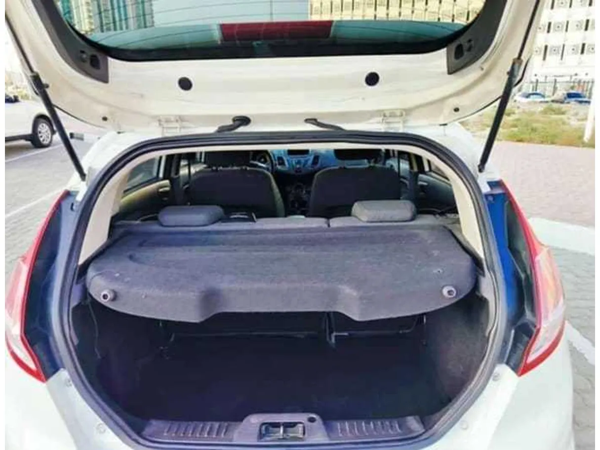Car image 17