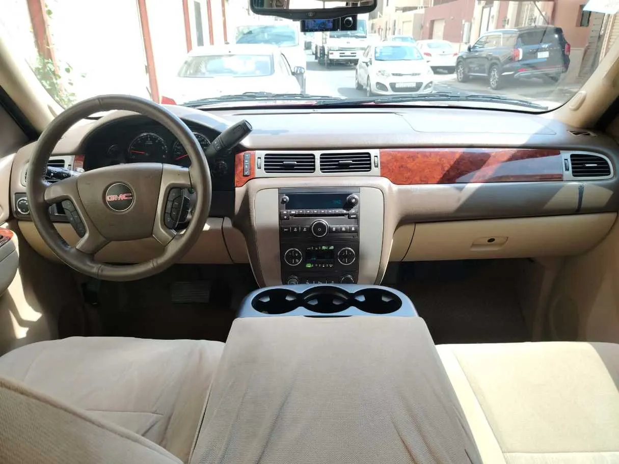 Car image 25