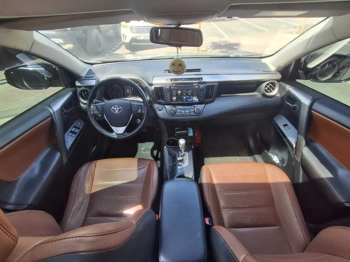 Car image 14