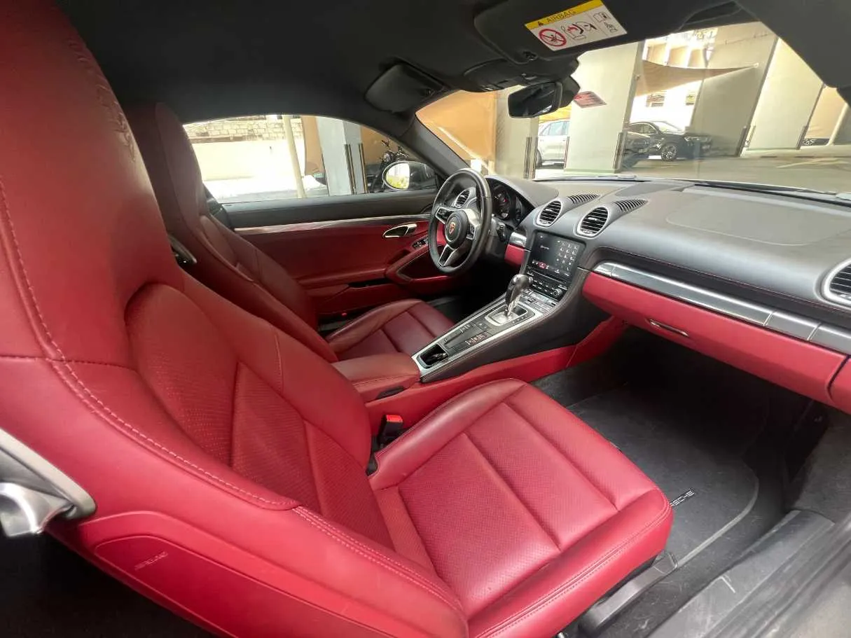 Car image 9