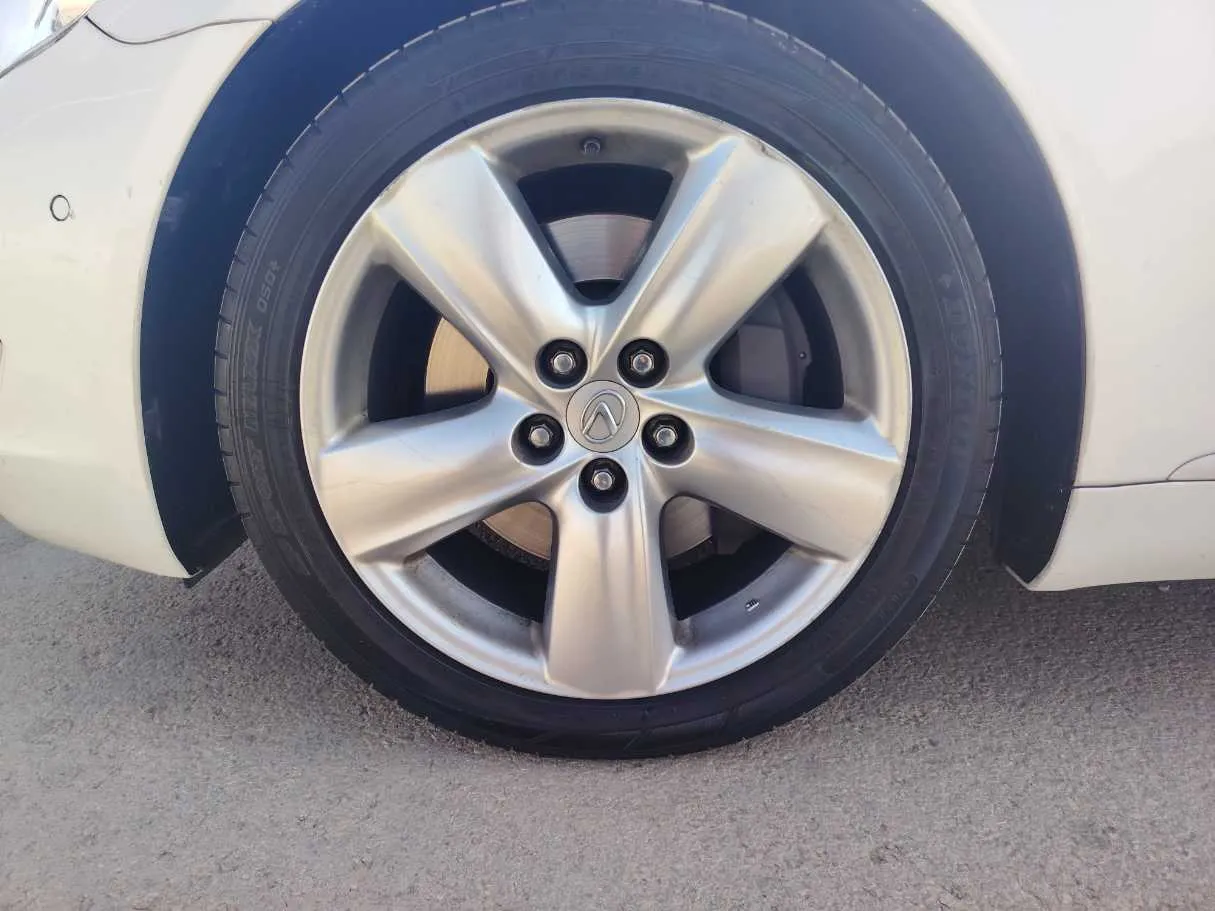Car image 10