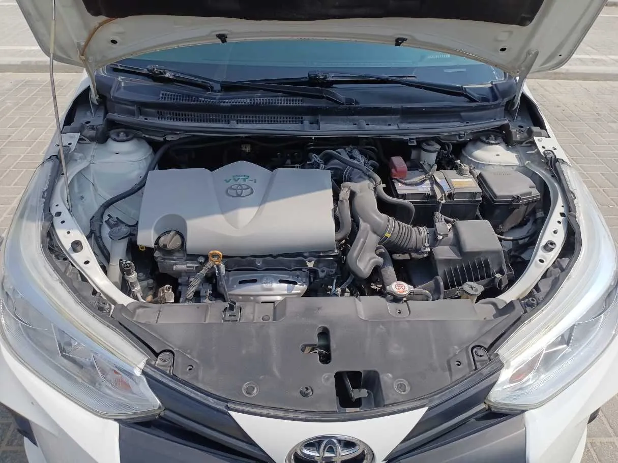 Car image 19
