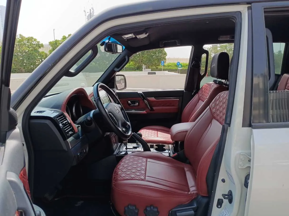 Car image 12