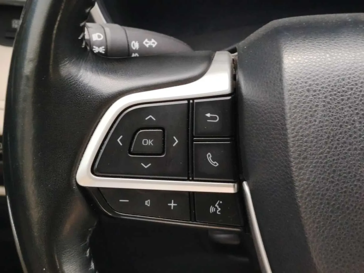 Car image 33