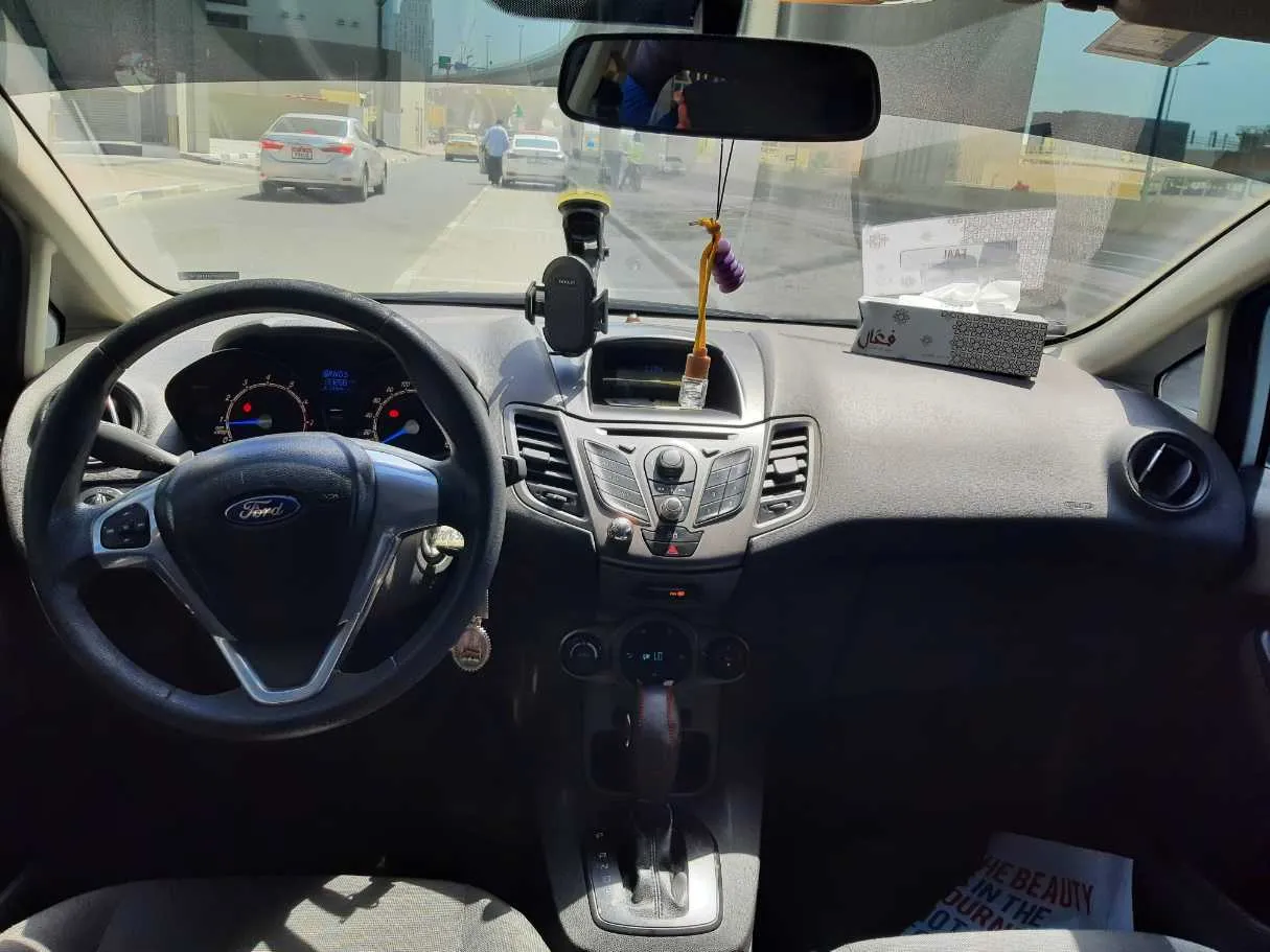 Car image 15