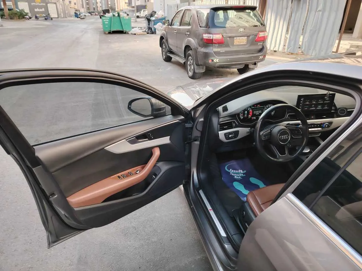Car image 11