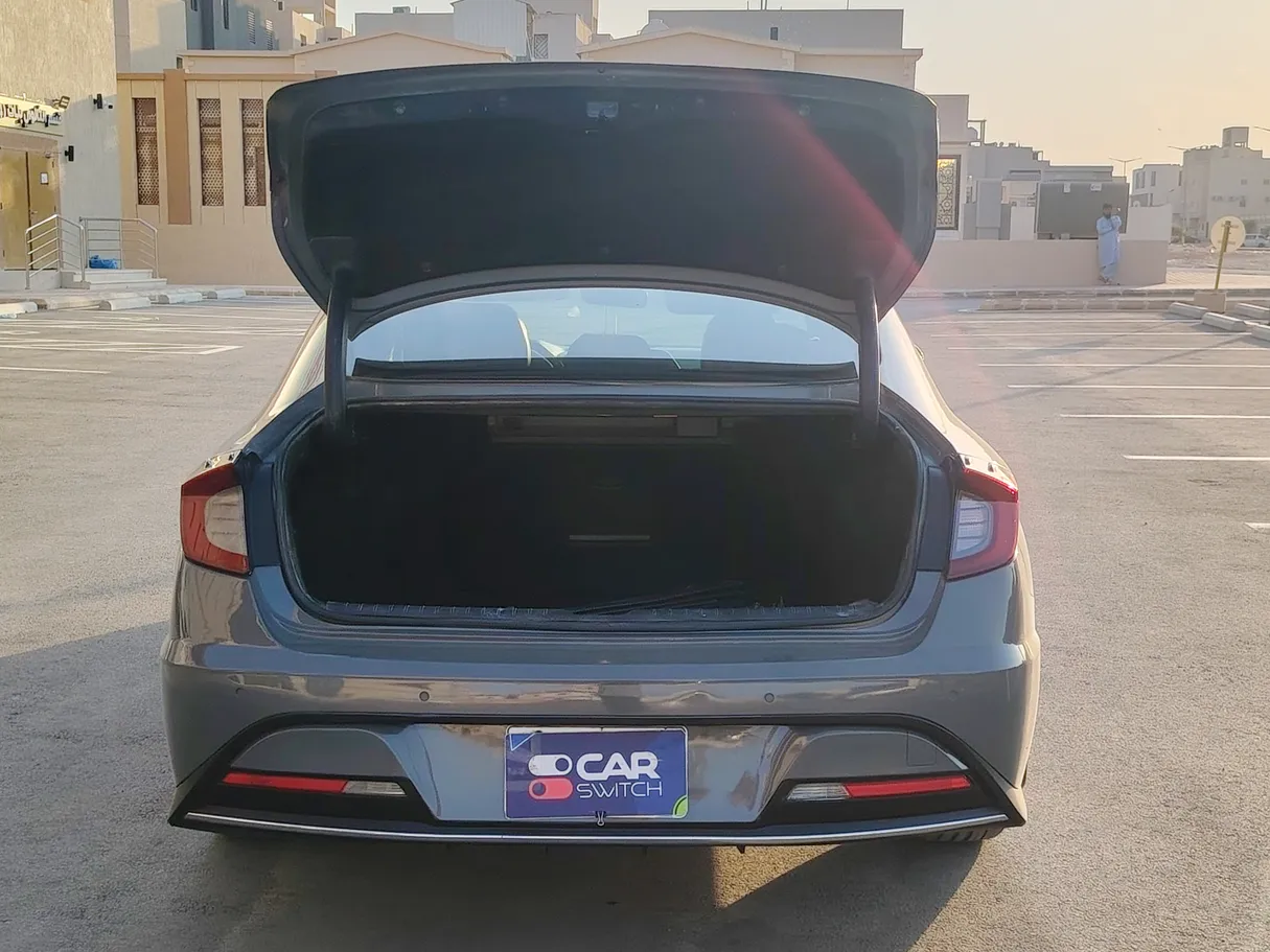 Car image 24