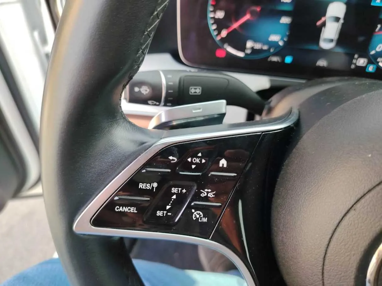 Car image 38