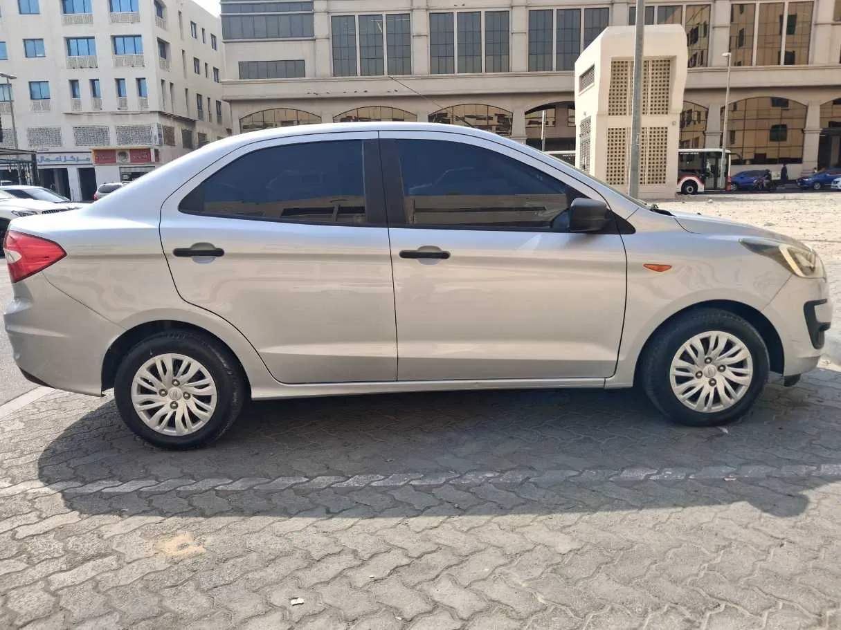 Car image 8