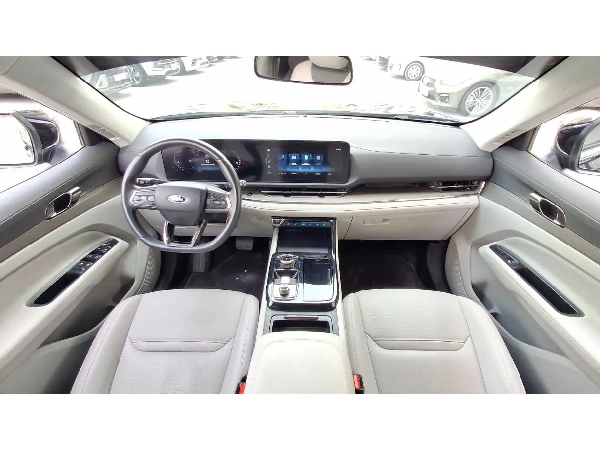 Car image 15