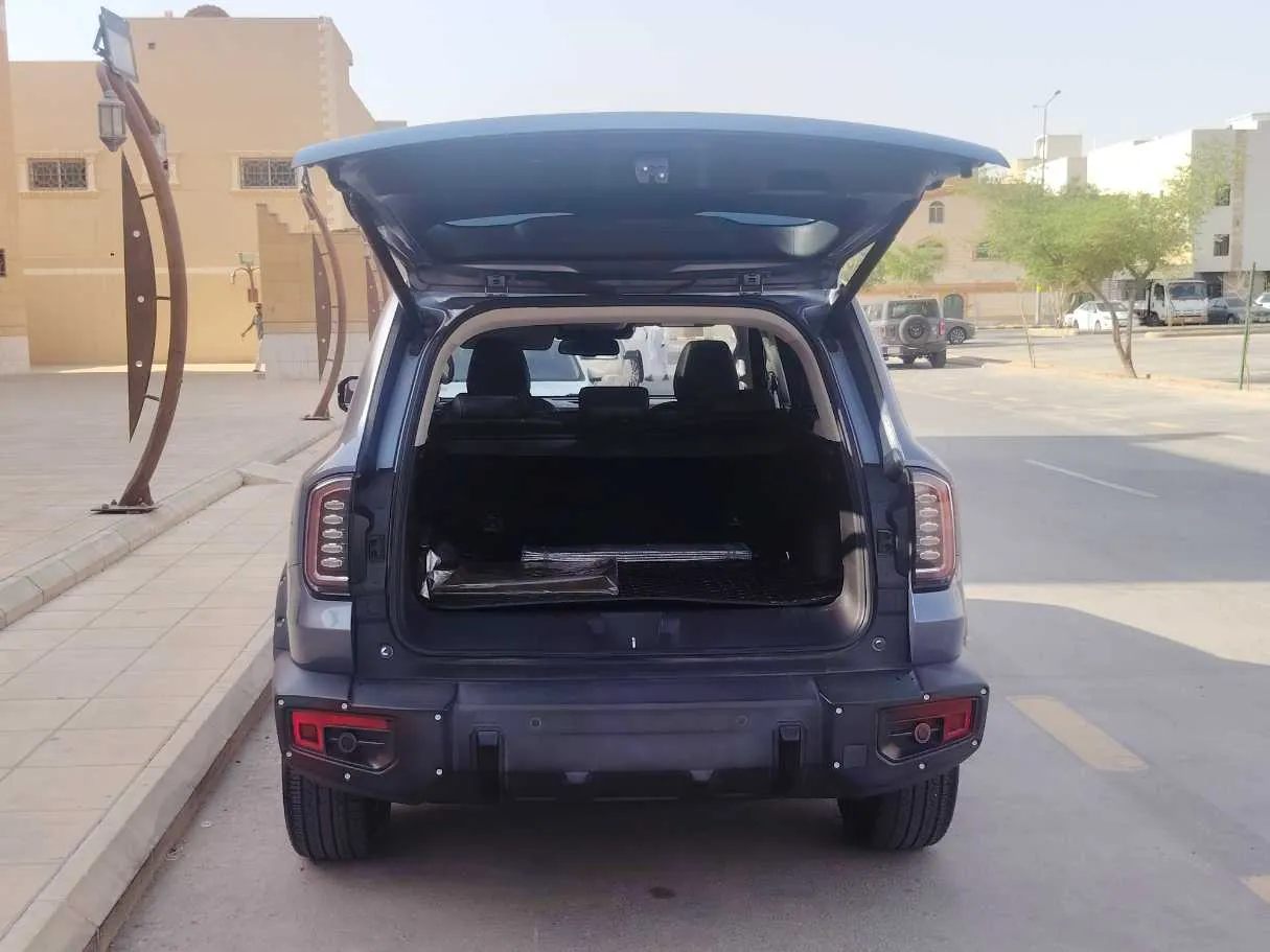 Car image 23