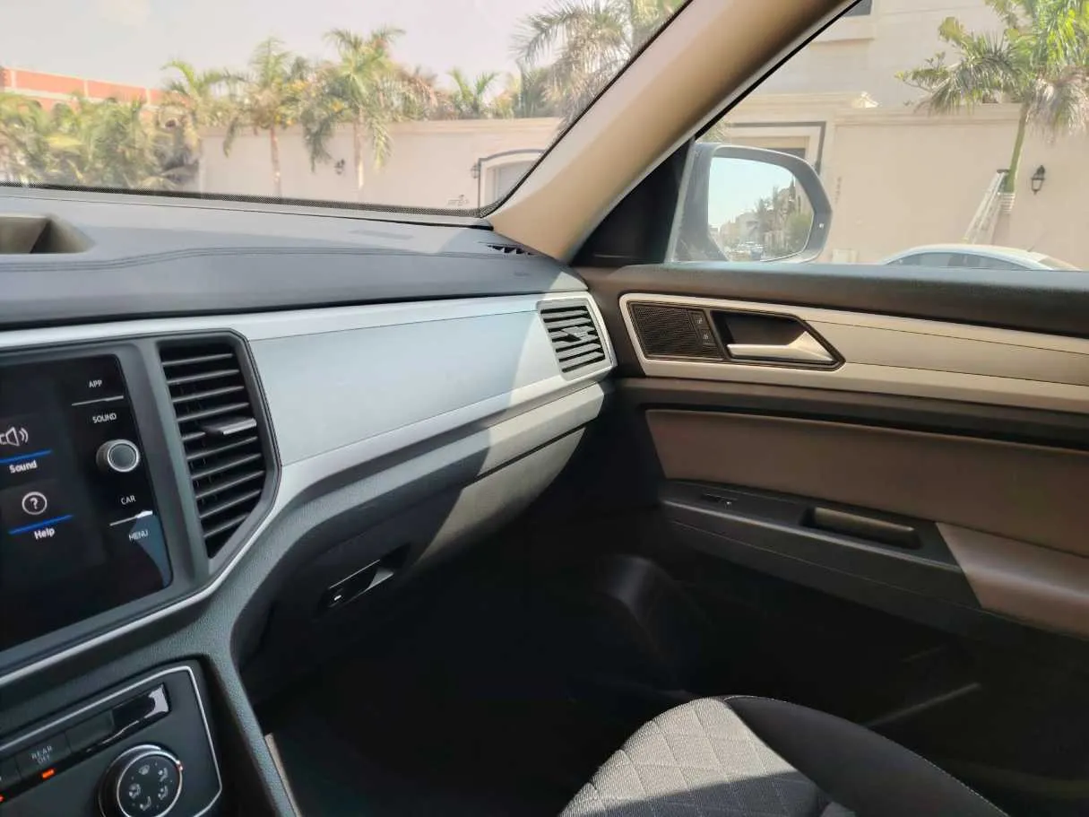 Car image 25