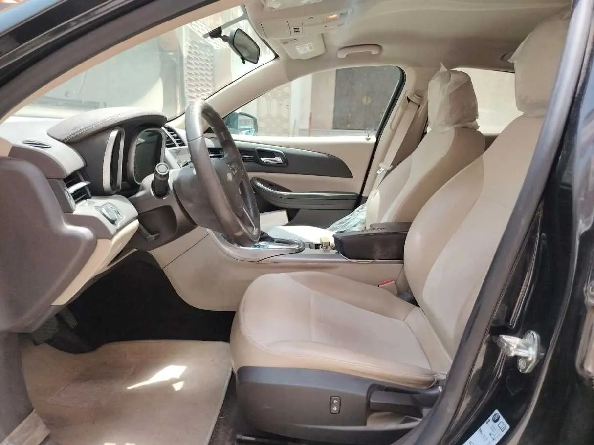 Car image 12