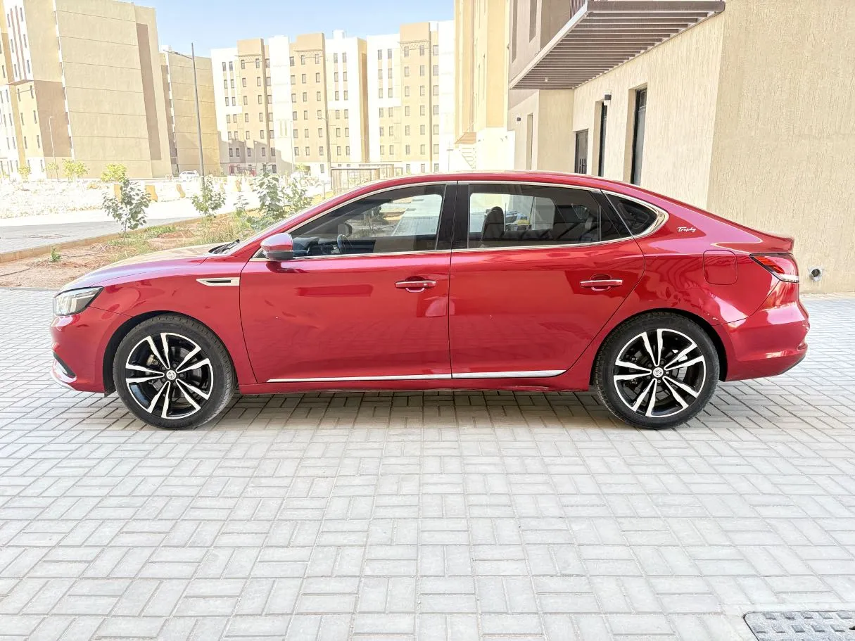 Car image 8