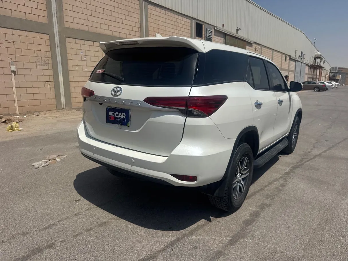 Car image 5