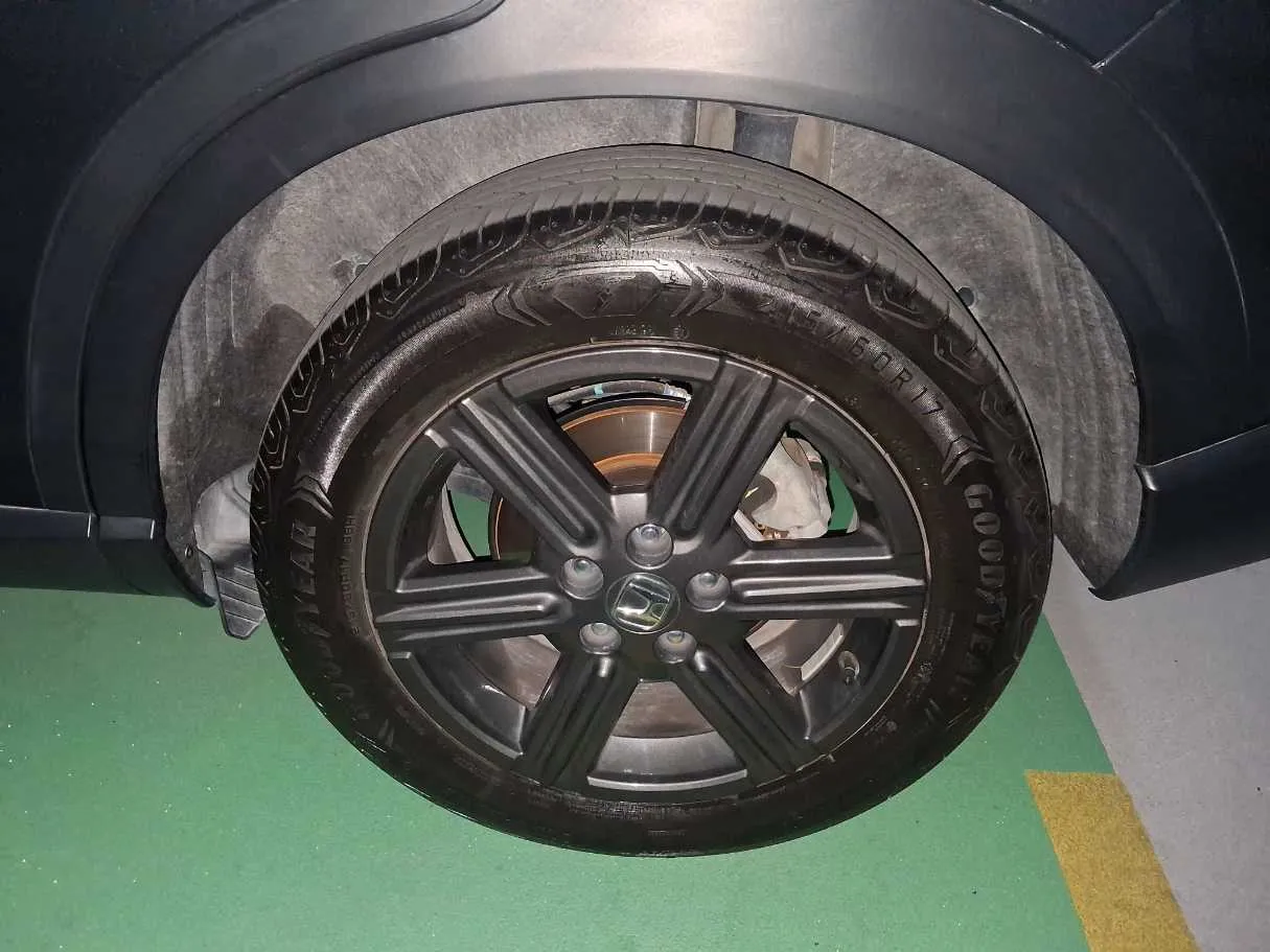 Car image 13
